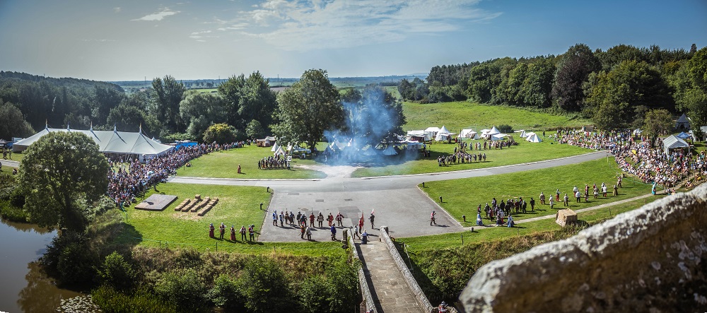 Medieval battle at England's Medieval Festival at Herstmonceux Castle