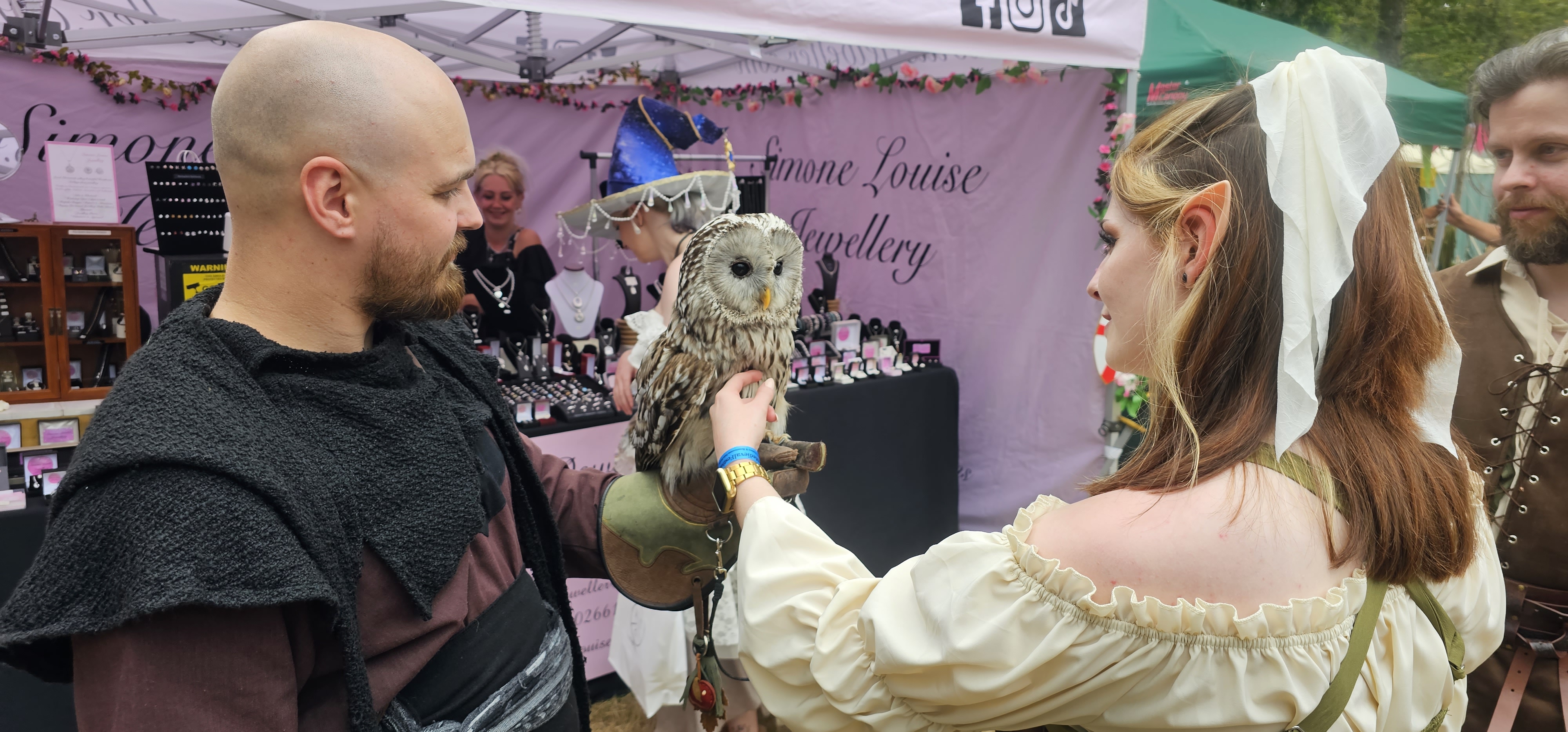 Character encounters in Cosplay Quarter